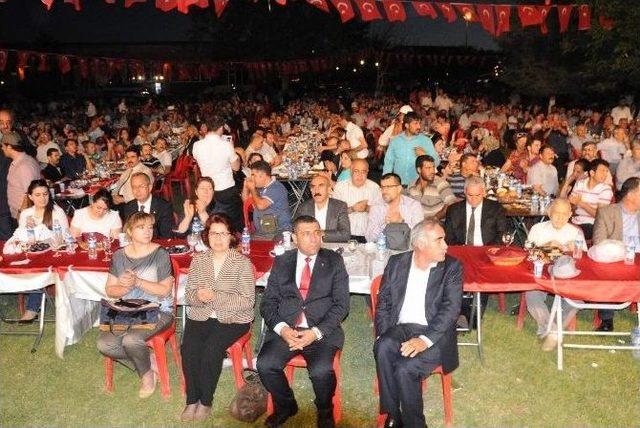 İhsanoğlu, İftarda Gazianteplilerle Bir Araya Geldi