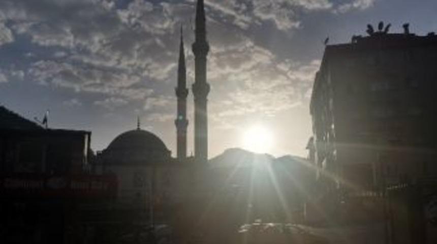 G&uuml;m&uuml;şhane Yılın En Sıcak G&uuml;n&uuml;n&uuml; Yaşadı