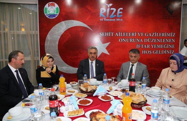 G&uuml;mr&uuml;k Ve Ticaret Bakanı Yazıcı: 2