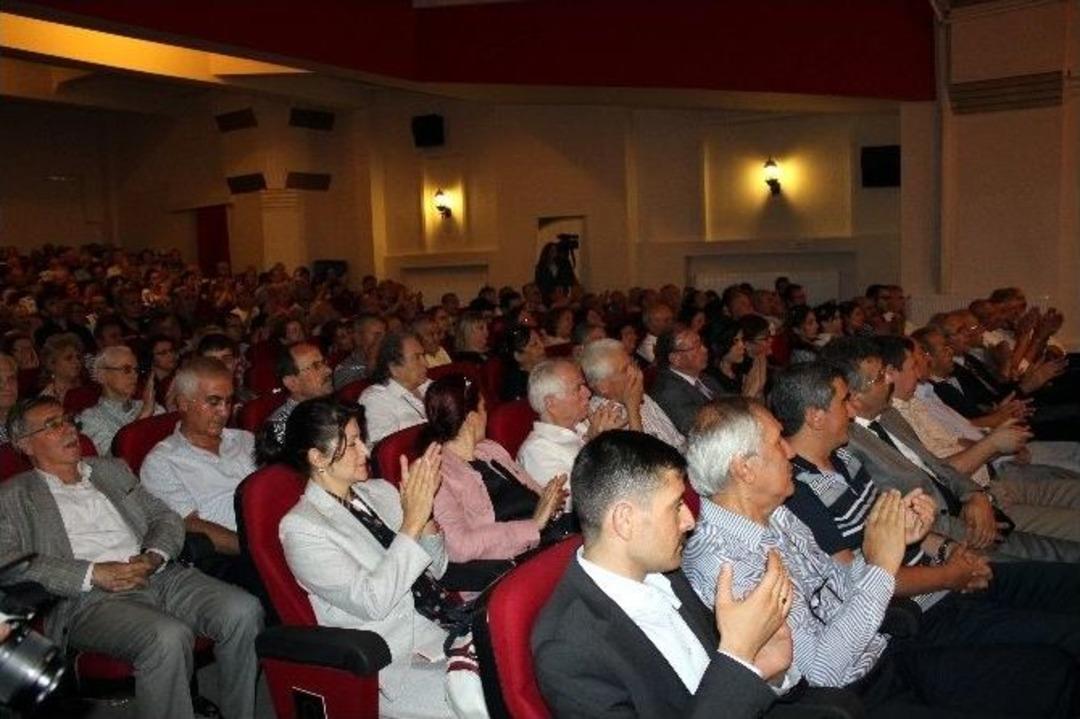 B&uuml;y&uuml;kerşen: "ekmeleddin Bey'e Oy Vermek Bir Vatan Borcudur"