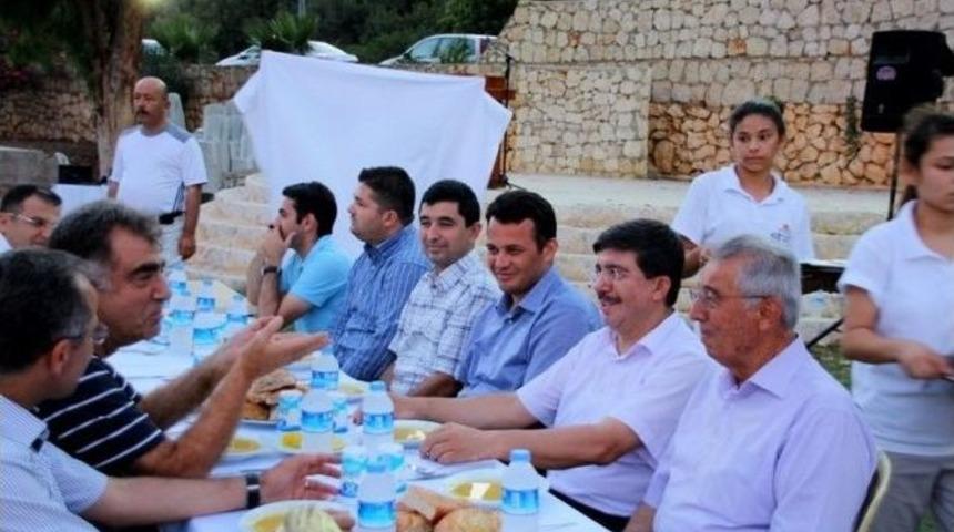 Kaş Devlet Hastanesi&rsquo;nden Personellerine İftar Yemeği