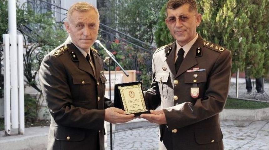 Ayvalık&rsquo;taki Garnizonda Devir Teslim T&ouml;reni