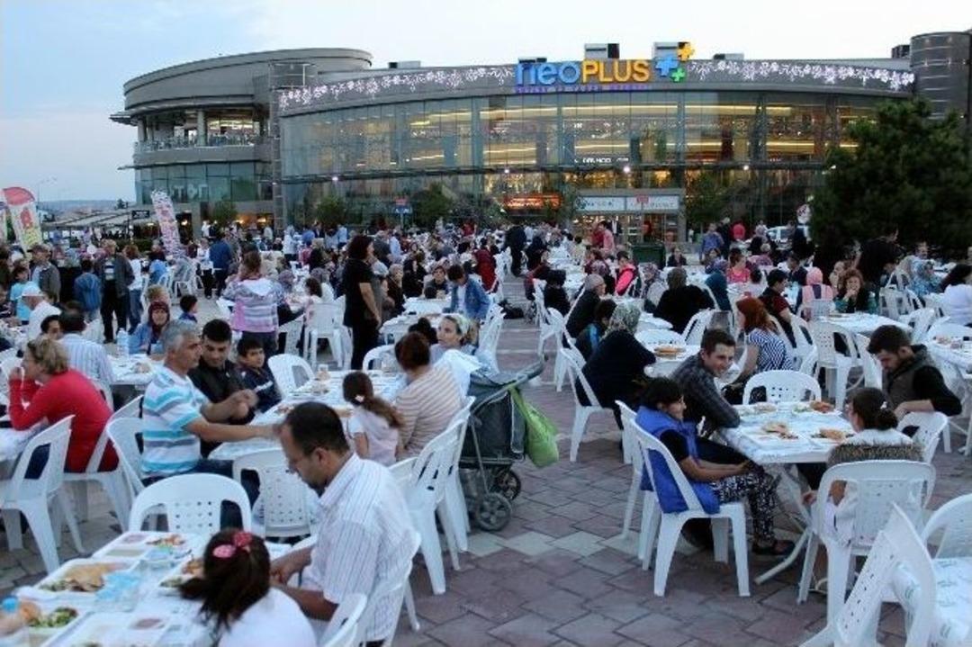 Binlerce Kişi Orucunu Neoplus&rsquo;ta A&ccedil;tı