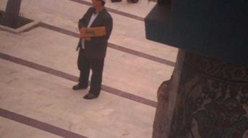 Yardım Paralarını Cebine Atarken G&ouml;r&uuml;nt&uuml;lenen M&uuml;ezzin A&ccedil;ığa Alındı