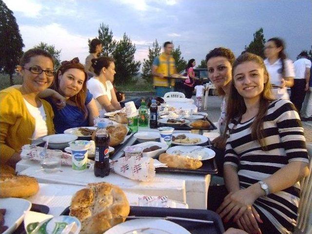 Hayrabolu Devlet Hastanesi Personeli İftar Yemeğinde Buluştu 1