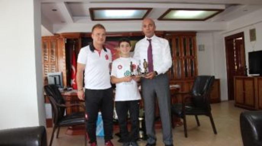 Balkan İkincisi Uysal'dan Emniyet M&uuml;d&uuml;r&uuml; Şahne&rsquo;ye Ziyaret