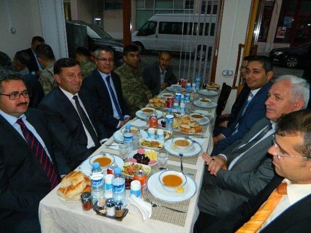 Vali Deniz, Şehit Ve Gazi Aileleriyle İftar Yaptı 1
