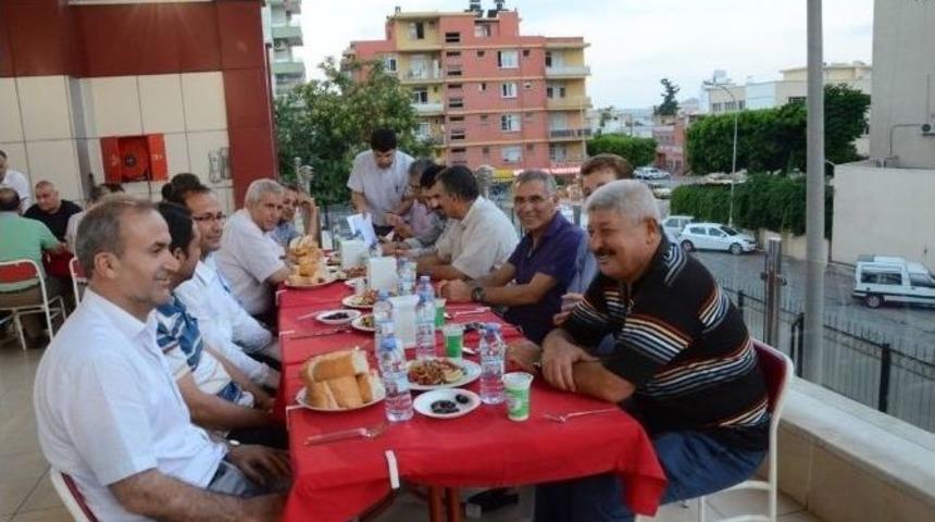 Gen&ccedil;lik Hizmetleri Ve Spor İl M&uuml;d&uuml;rl&uuml;ğ&uuml; &Ccedil;alışanlarına İftar Yemeği Verildi