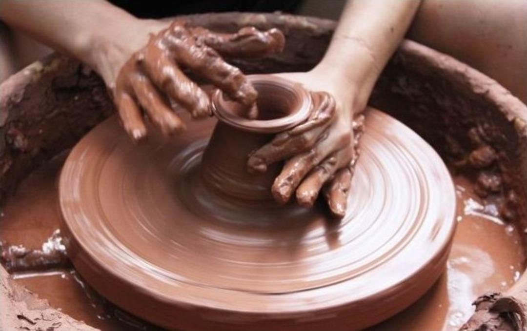 Kaz Dağlarında Seramik Darbuka &Uuml;retiyor