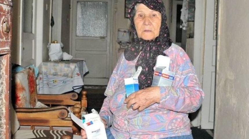 Ramazan'da Yaşlı Kadının İla&ccedil; Parasını &Ccedil;aldılar