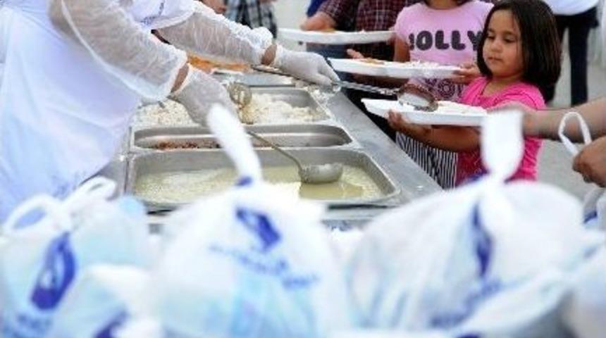 Ankara B&uuml;y&uuml;kşehir&rsquo;in Halk İftarı Etimesgut&rsquo;ta