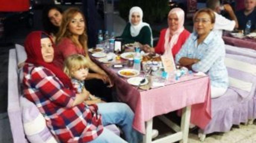 &Uuml;lk&uuml;c&uuml;ler Dikili&rsquo;de İftar Yemeğinde Buluştu