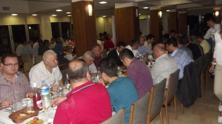 Esmiad &Uuml;yeleri İftarda Bir Araya Geldi