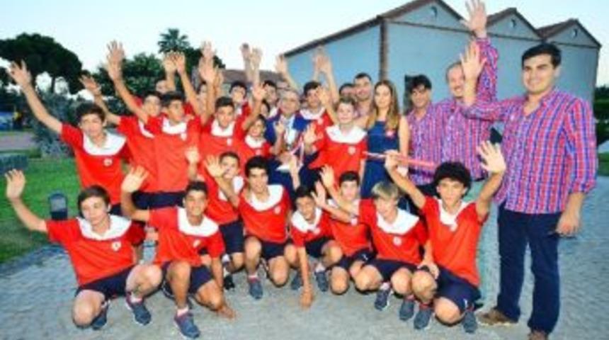 Bu Kupa İzmir'e &Ccedil;ok Yakıştı