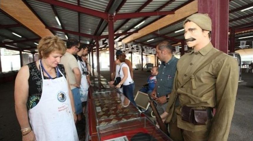Yerli Ve Yabancı Sanat&ccedil;ılar, &Ccedil;anakkale M&uuml;zesini Gezdi