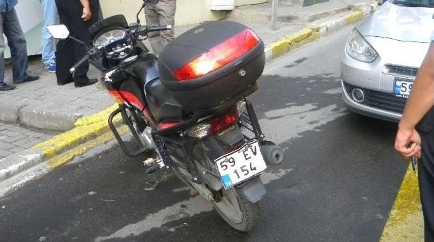 Yayaya &Ccedil;arpınca Motosikletini Bırakıp Ka&ccedil;tı