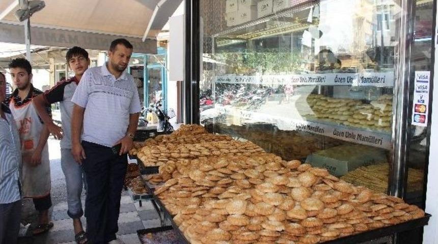 Bayramlık 'kahke' Ve 'gerebi&ccedil;ler' Tezgahlarda