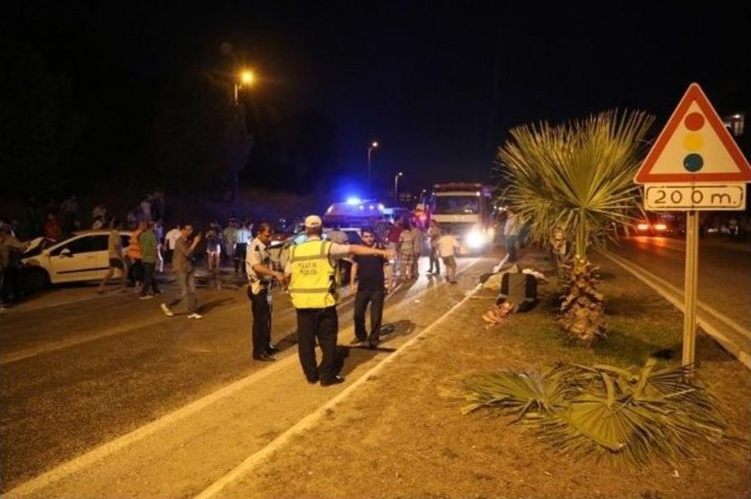 Milas'ta Zincirleme Kaza: 3 Yaralı