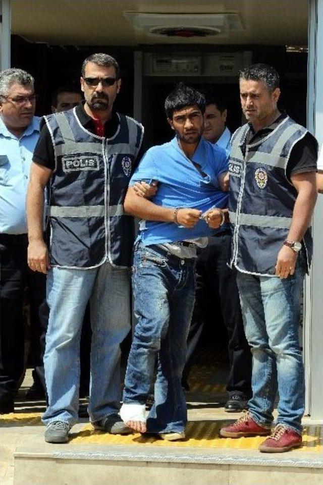 Bayrağı İndirmek İsterken Bacağından Vurulan Zanlı Emniyette 1