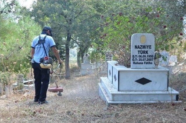 Bodrum&rsquo;da Bayram &Ouml;ncesi Mezarlıkların Bakımı Yapılıyor 1
