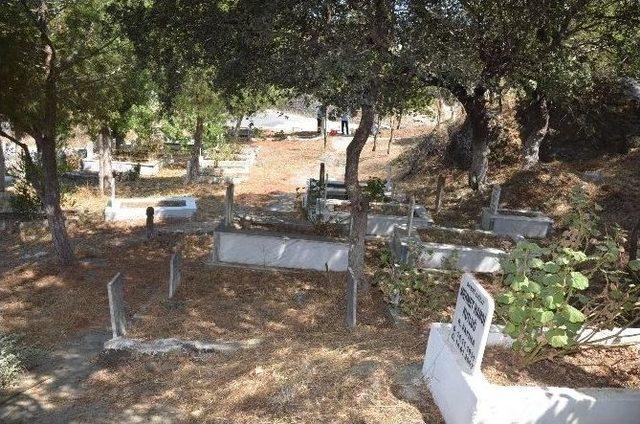 Bodrum&rsquo;da Bayram &Ouml;ncesi Mezarlıkların Bakımı Yapılıyor 2