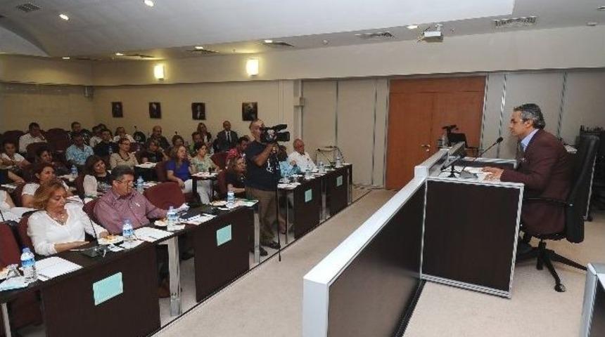 Karşıyaka Belediye Başkanı H&uuml;seyin Mutlu Akpınar: