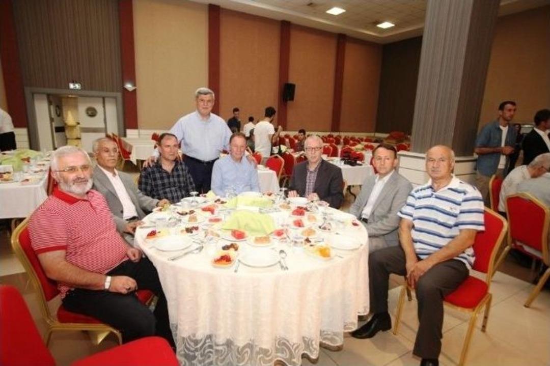 Eski Ve Yeni Başkanlar Birlikte Oru&ccedil; A&ccedil;tı