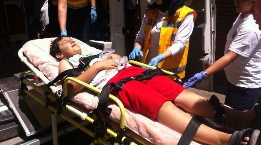 Adıyaman&rsquo;da İki Otomobil &Ccedil;arpıştı: 4 Yaralı