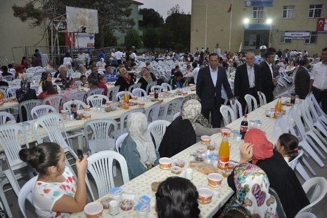 Dilovası&rsquo;nda İftar Sofraları &Ccedil;erkeşli Mahallesinde Kuruldu 1
