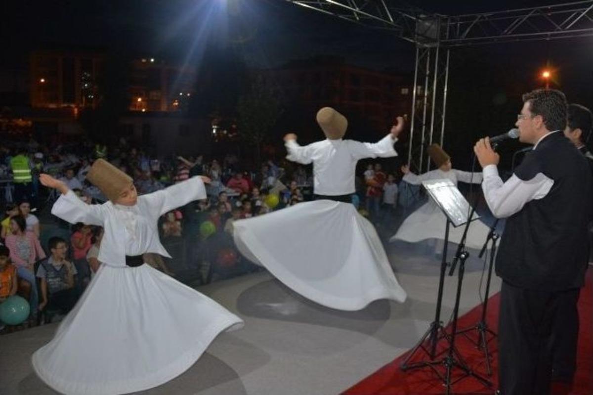 Yunusemre Belediyesi&rsquo;nden Uncubozk&ouml;y&rsquo;de İftar