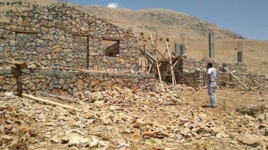 Tut İl&ccedil;esine Taştan Yayla Evleri Yapılıyor