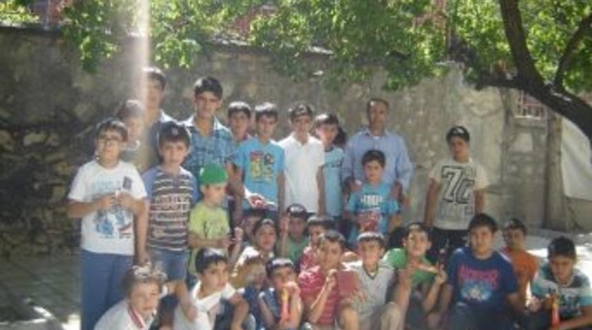 Tazminat Parası İle &Ccedil;ocuklara &Ccedil;ikolata Aldı