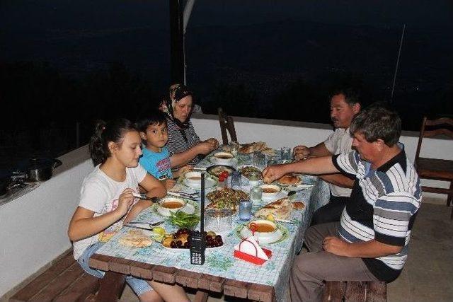 970 Rakımlı Yangın Kulesinde Ailecek Ramazan 2