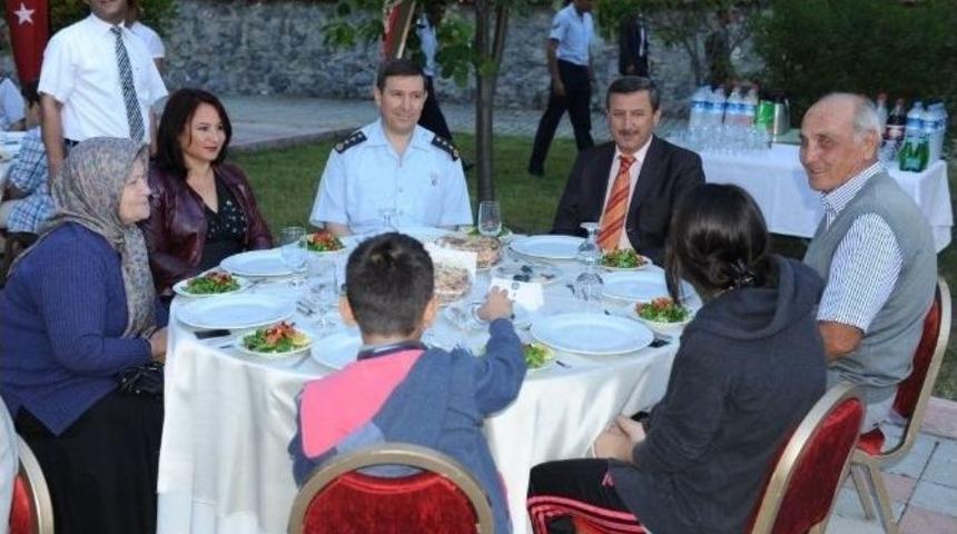 Garnizon'dan Şehit Yakınları Ve Gazilere İftar