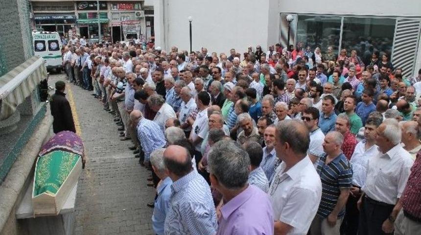 Trafik Kazasında Hayatını Kaybeden Volkan Konak&rsquo;ın Teyzesi Neziha Karahasanoğlu Defnedildi