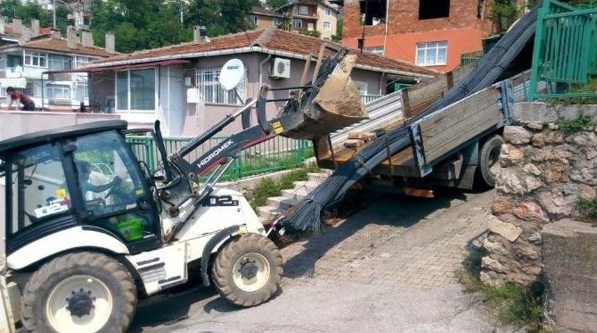 Yolda Kalan Kamyona İlgin&ccedil; &Ccedil;&ouml;z&uuml;m