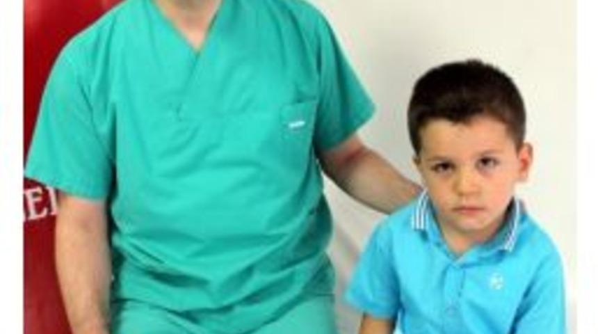 Bisikletten D&uuml;ş&uuml;nce Kopan Parmağı Yerine Dikildi