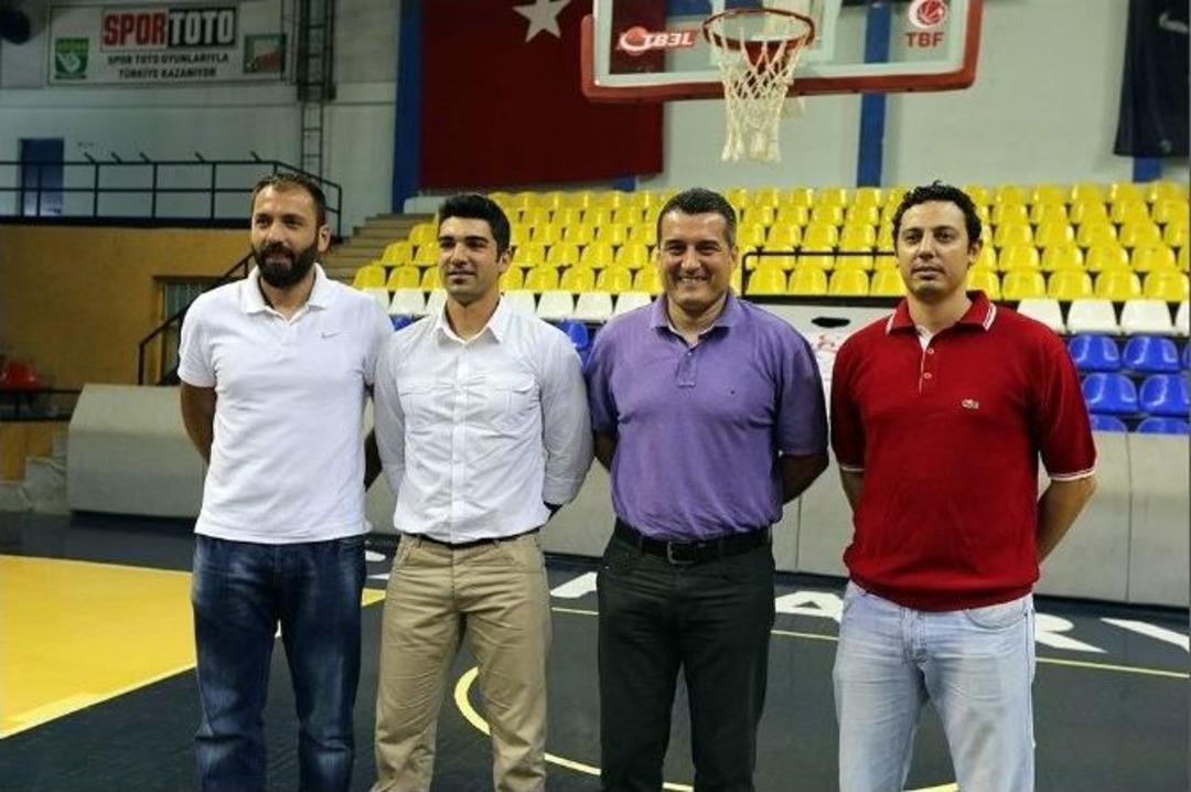 B&uuml;y&uuml;kşehir Basket Takımı, Ko&ccedil; Mustafa Derin İle S&ouml;zleşme İmzaladı
