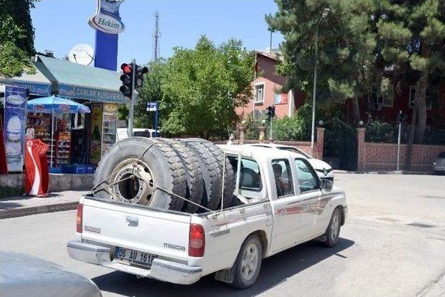 Siirt’te Bir Gecede 50 Aracın Lastiği Patlatıldı