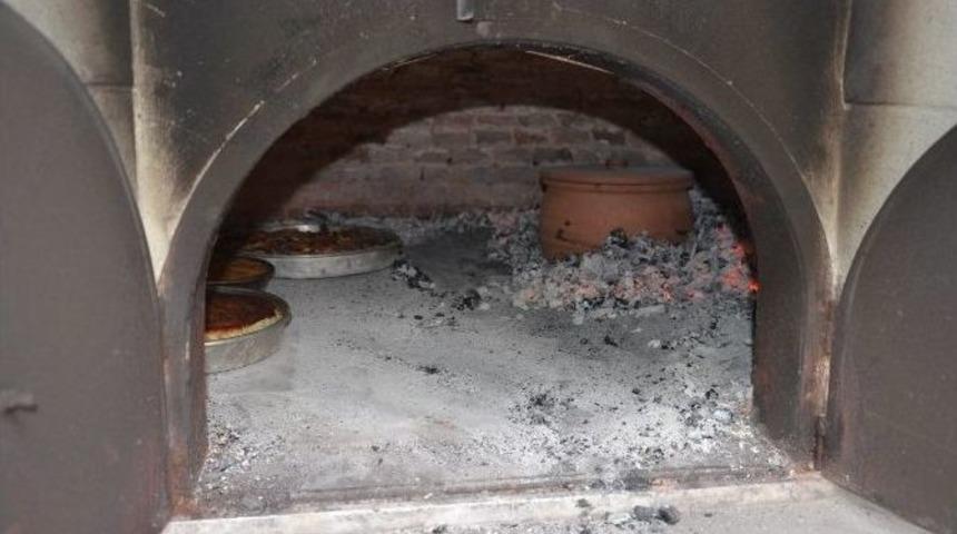 K&ouml;ylerdeki Taş Fırın Geleneği Devam Ediyor