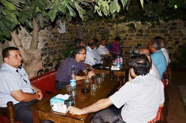 Vali Tapsız, Yardımeli Derneği’nde Hayırseverlerle Buluştu 1