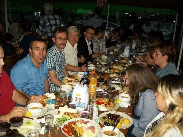 Eskişehirli Balık&ccedil;ıların İftar Yemeğinde &Ccedil;i&ccedil;ekli Buluşma 1
