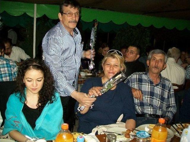 Eskişehirli Balık&ccedil;ıların İftar Yemeğinde &Ccedil;i&ccedil;ekli Buluşma 2