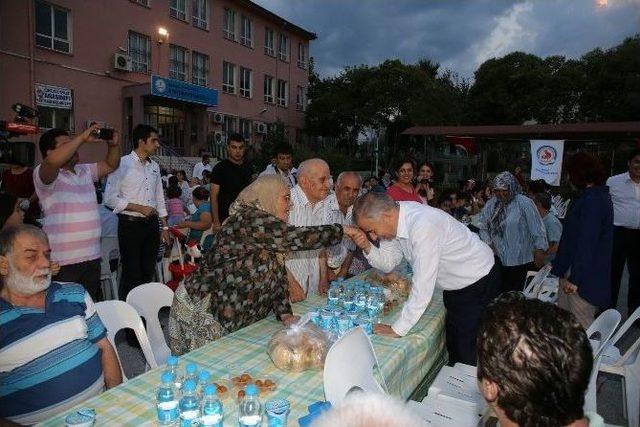 Başkan Zolan Fesleğen Mahallesi’nde İftarını Açtı 1
