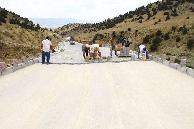 Çardak Göz Piknik Yolu Tamamlanıyor