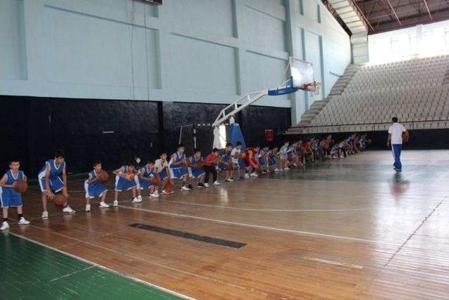 Şırnaklı Gençlerden Basketbola Yoğun İlgi