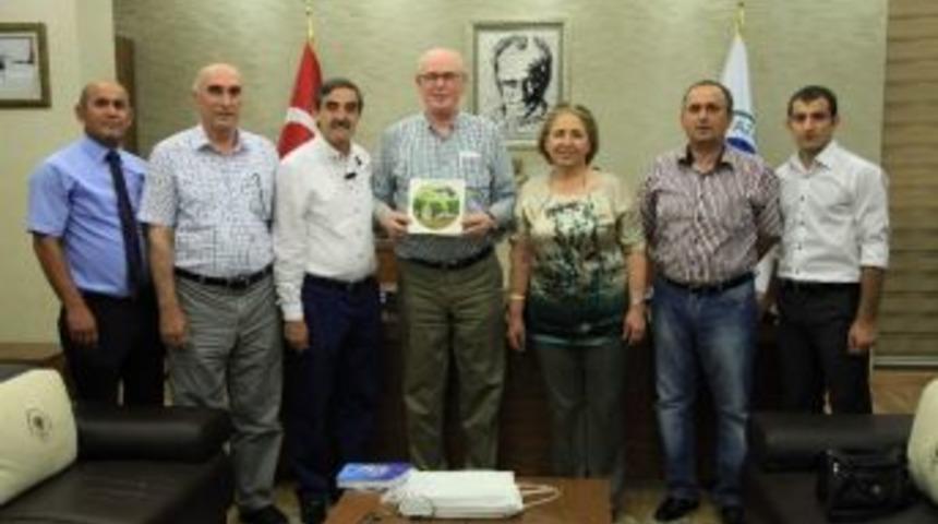 Başkan Kurt, Chp İneg&ouml;l İl&ccedil;e Başkanı Turhan Neşe&rsquo;yi Ağırladı