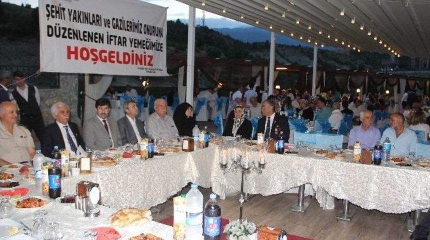 Vali Orhan Alimoğlu Şehit Aileleri Ve Gazilerle İftarda Buluştu