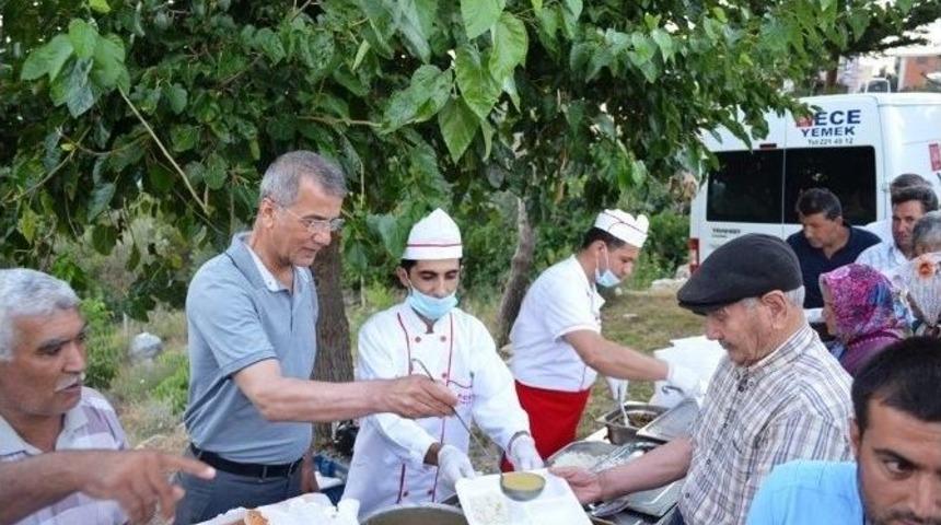 Başkan Tarhan Takanlı Mahallesi'nde İftara Katıldı