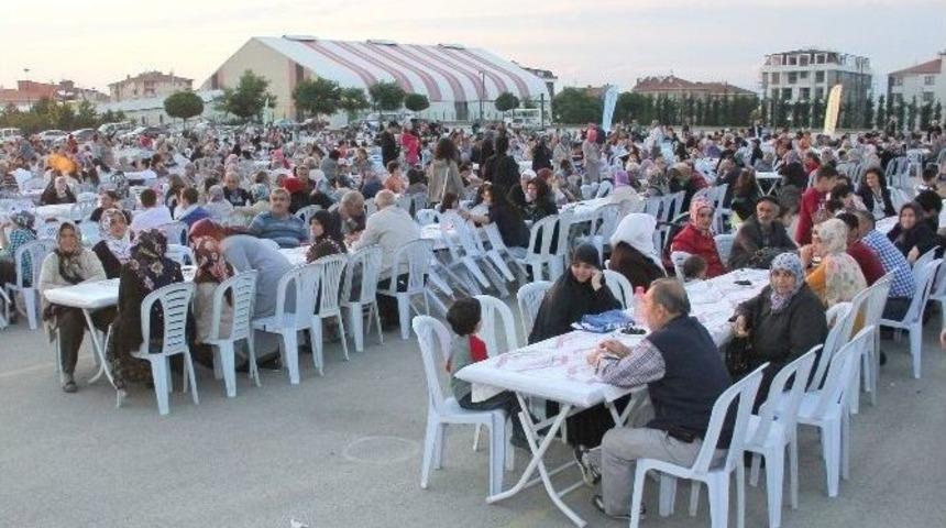 G&ouml;kmeydan İftarında Binlerce Kişi Buluştu